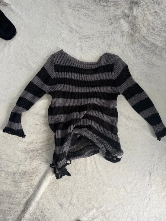 Distressed stripped knit sweater - Picture 3 of 3